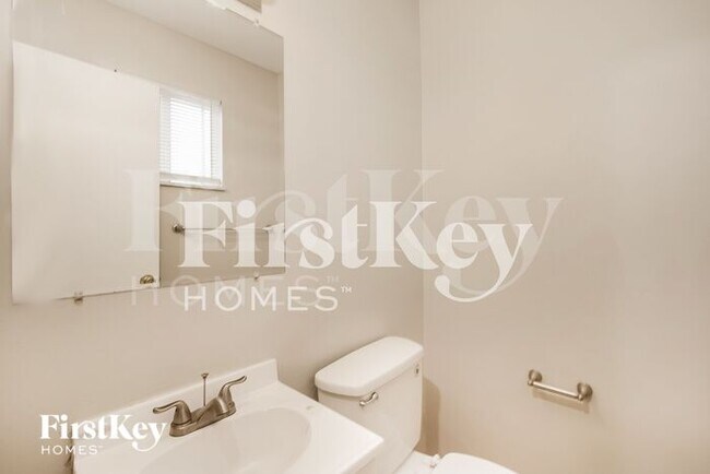 Building Photo - 667 E Edgewood Ave