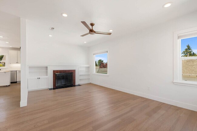 Building Photo - 4143 SW Kenyon St