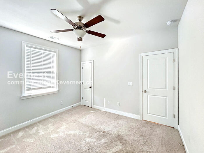 Building Photo - 331 Caledonia Ct