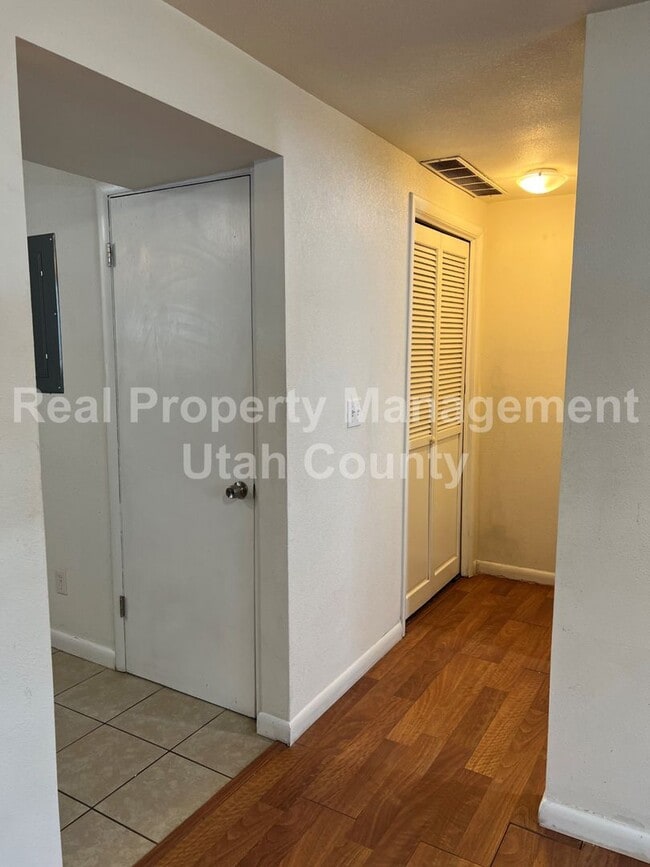 Building Photo - Orem Duplex great location