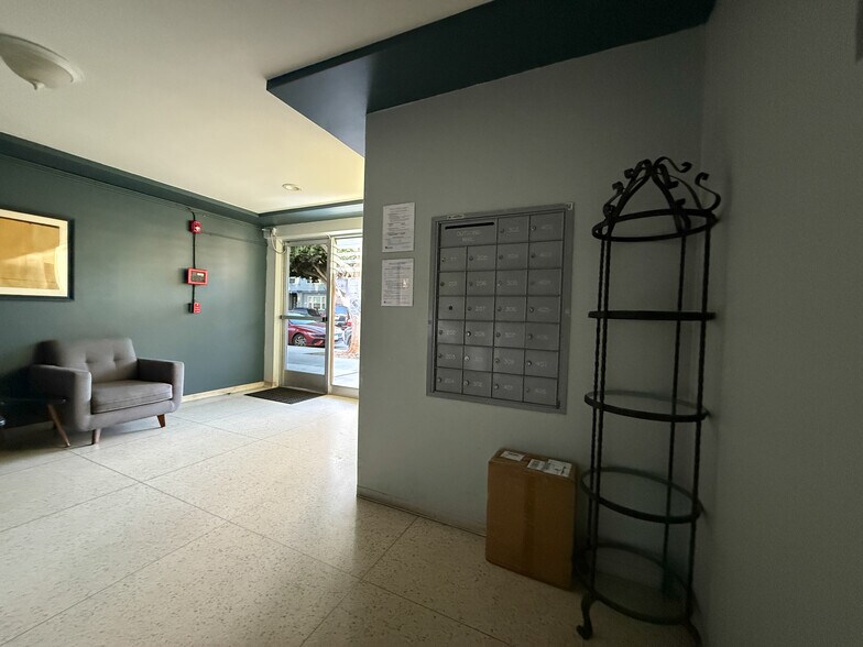 Building Photo - 250 Linden Ave