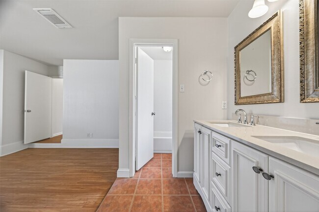 Building Photo - 22206 Red River Dr