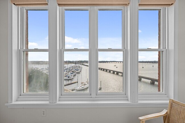 Building Photo - 419 Sky Sail Blvd