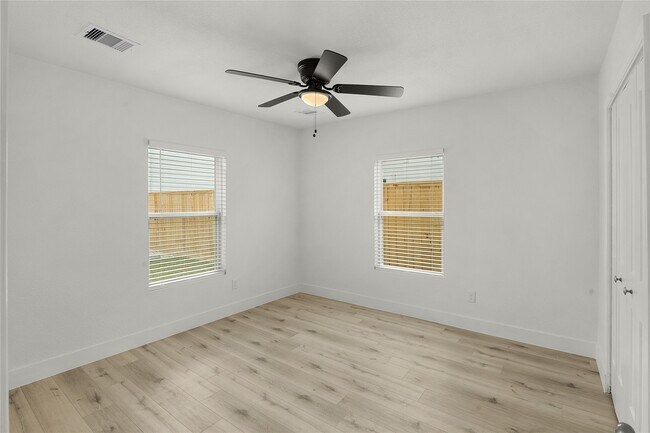 Building Photo - 6403 Illinois St