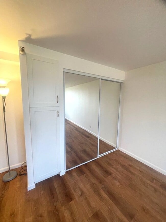 Building Photo - Renovated Studio / 1 Bath in Century Park ...