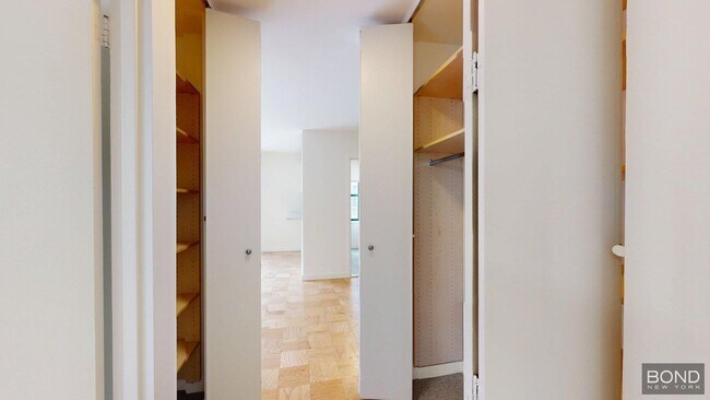 Building Photo - 247 W 87th St