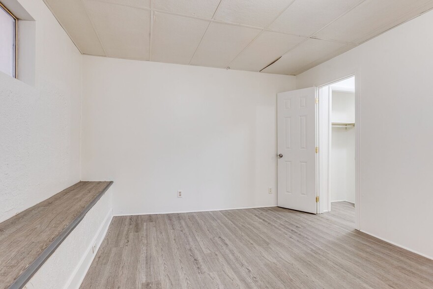 Building Photo - 705 Brownsville Rd