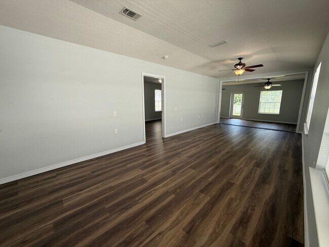 Building Photo - Pensacola - Springfield - 3 bedroom, 2 bathroom