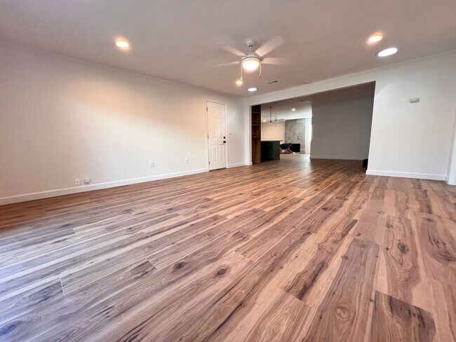 Building Photo - 6946 Cowles Mountain Blvd
