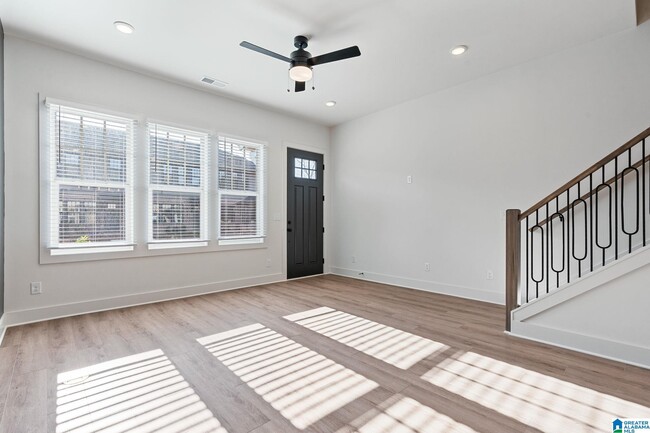 Building Photo - 1712 MEERSTONE Ln