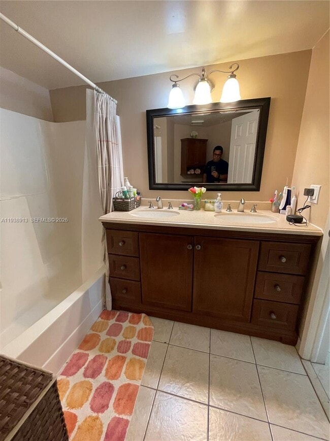 Building Photo - 9711 Fontainebleau Blvd