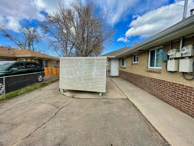 Building Photo - Remodeled Ranch Duplex