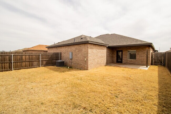 Building Photo - Spacious 3-Bedroom Duplex in South Lubbock
