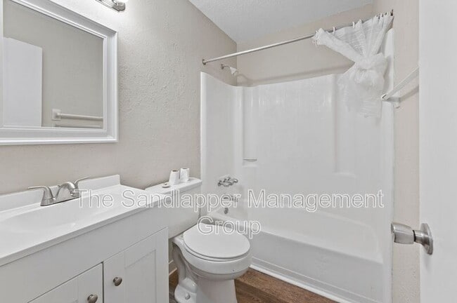 Building Photo - 28 Crosscreek Dr