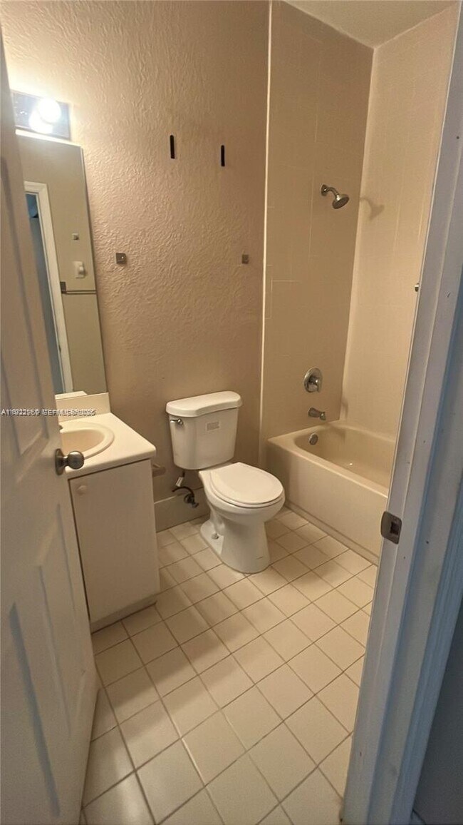 Building Photo - 2551 SE 16th Terrace