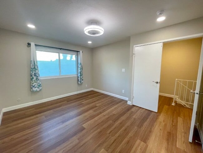 Building Photo - 38594 Royal Ann Common