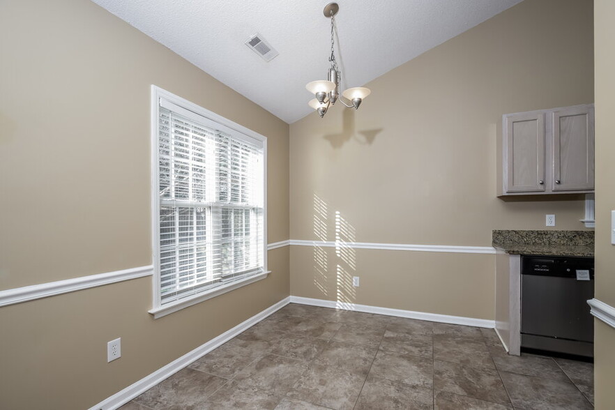 Building Photo - 5420 Bridgegate Dr
