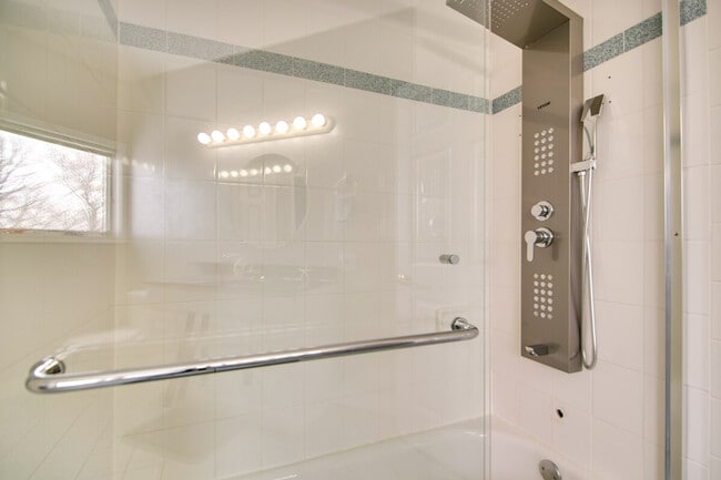 Building Photo - 30W777 Shoe Factory Rd