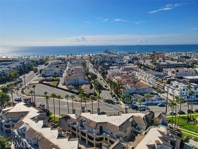 Building Photo - 310 Lake St