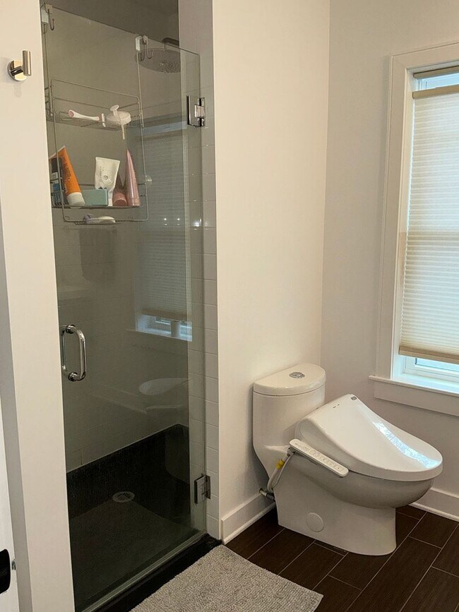 Building Photo - Fully remodeled 4BR 2.5BA colonial in 4 corners area of Silver Spring