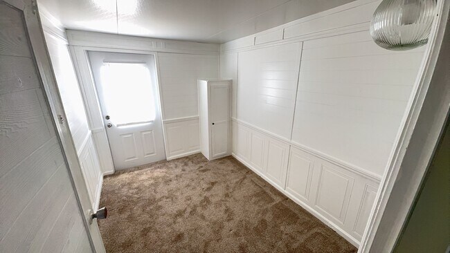 Building Photo - 4851 W Gandy Blvd