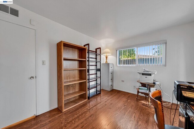 Building Photo - 1810 Boxwood Dr