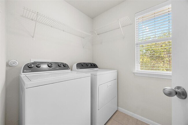 Building Photo - 5501 Bradford Pear Ln