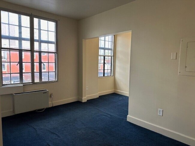 Building Photo - 213 N 2nd St