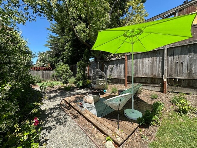 Building Photo - Pretty 3x2 Novato home