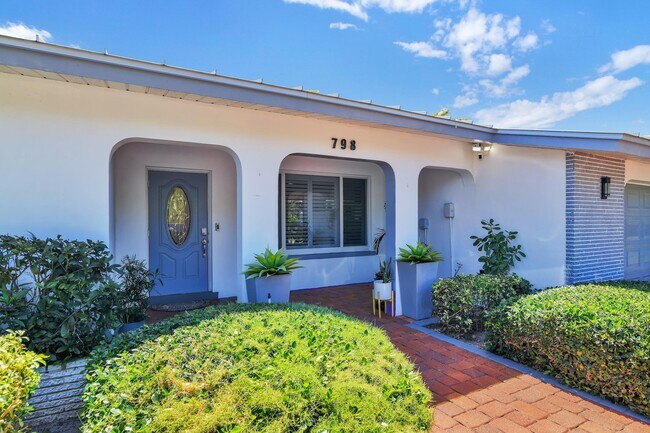 Building Photo - 798 E Boca Raton Rd