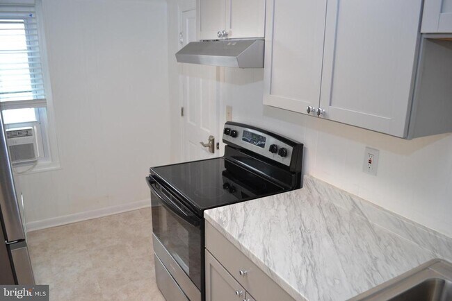 Building Photo - 127 N Market St