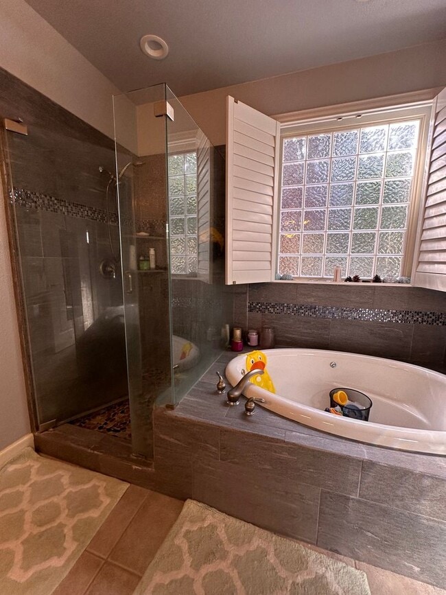 Building Photo - Beautiful Golf Course Home Located on a Cul de Sac