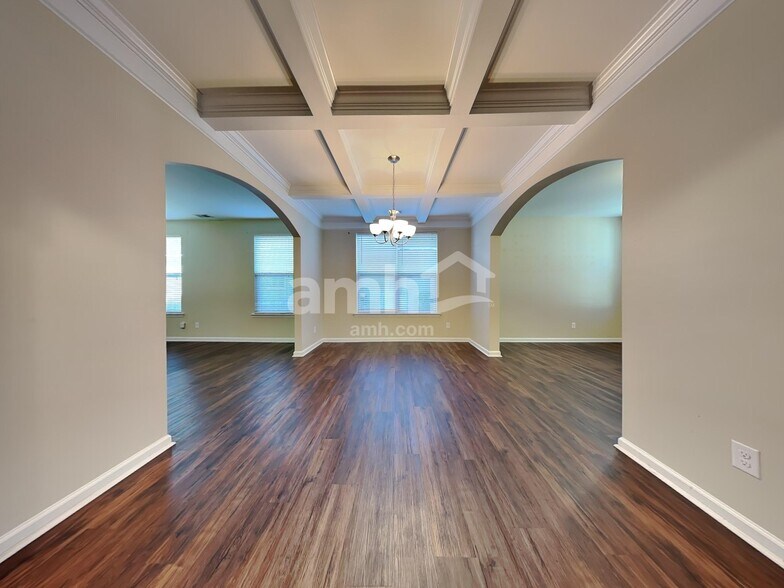 Building Photo - 19 Winslow Cir
