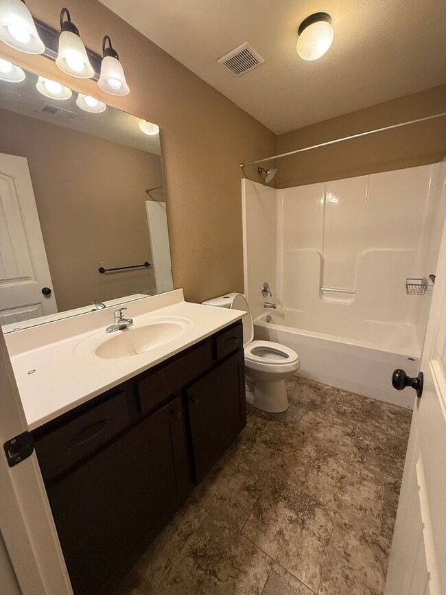 Building Photo - Your Perfect Home Awaits!