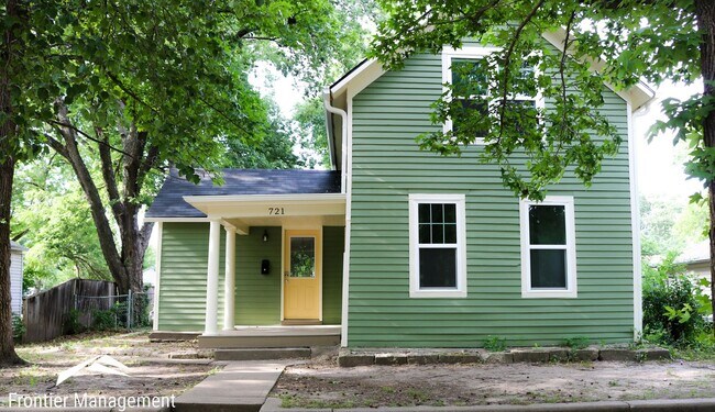 Building Photo - Recently Remodeled 3 Bedroom Farm Style Home!