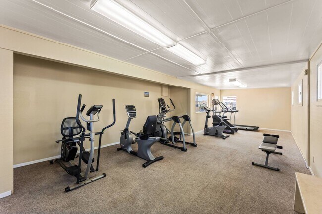 Building Photo - 80 Huntington St