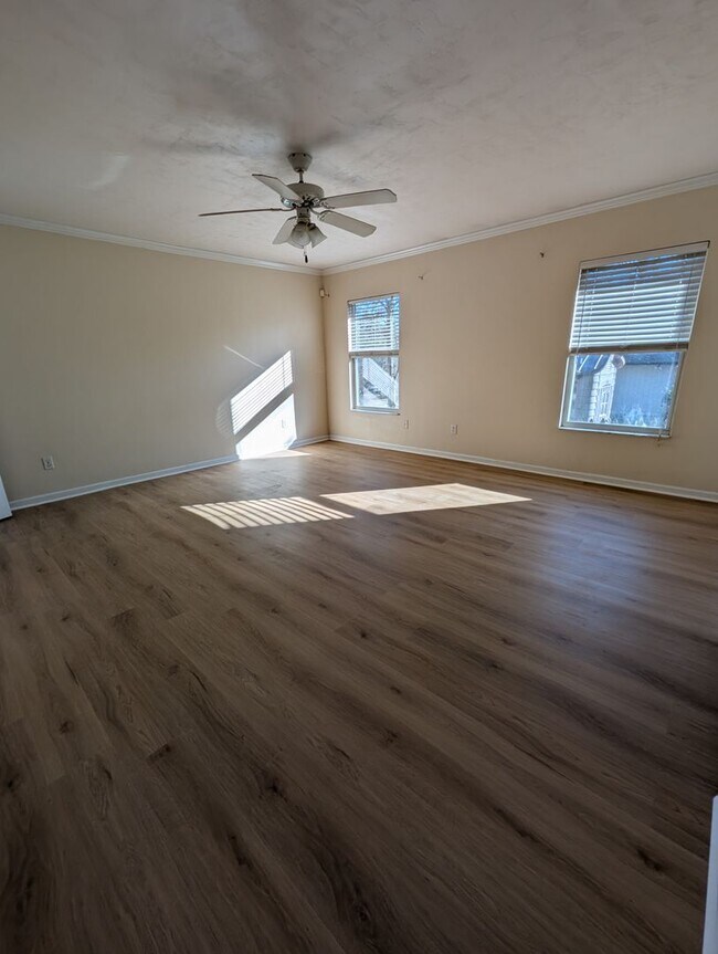 Building Photo - Hamilton Pond single family home