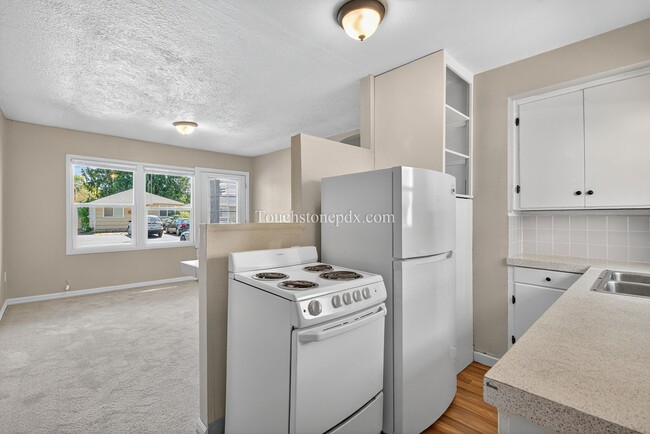 Building Photo - *$700 OFF SECOND MONTHS RENT* Brentwood-Da...