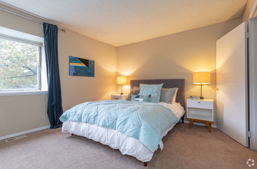 2BR, 1.5BA - 1,235 SF - Birchwood Apartments