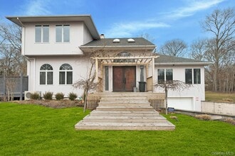 Building Photo - 35 Bay Ave W