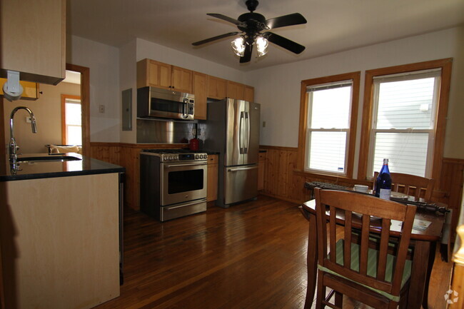 Building Photo - 137 Marcella St