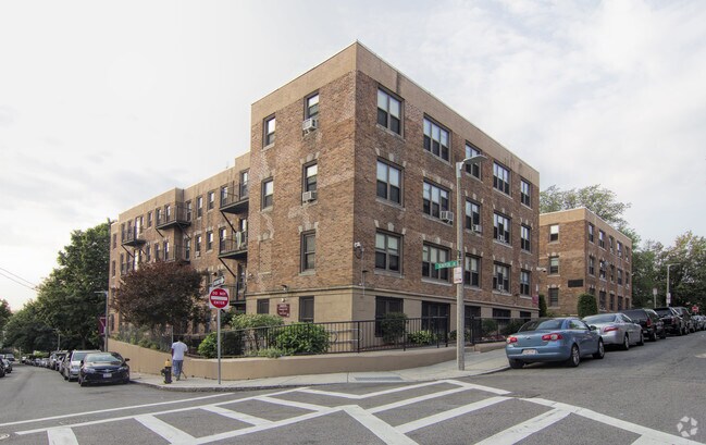 Primary Photo - Sonoma Maple Schuyler Apts