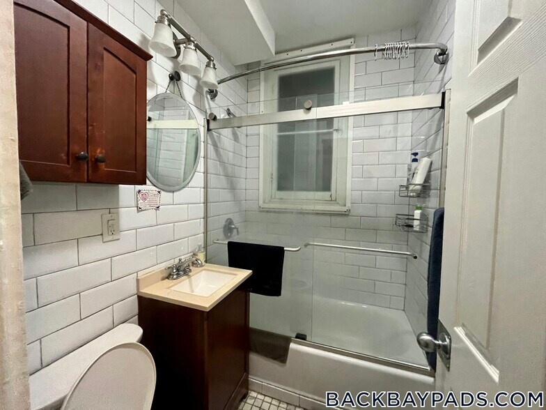 Building Photo - 49 St Germain St