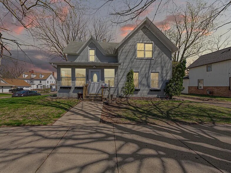 Primary Photo - 203 2nd Ave SW