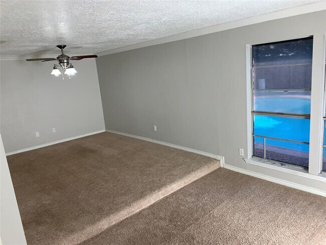 Building Photo - 13102 Sherwood Oaks Dr