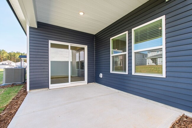 Building Photo - Stunning 3-Bedroom Residence in Oak Manor,...