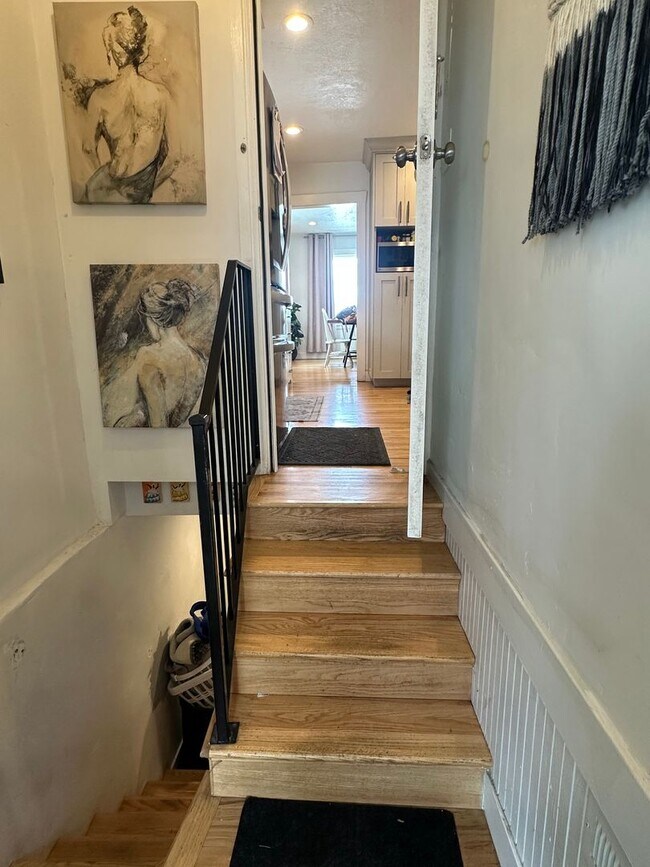 Building Photo - GORGEOUS Salt Lake Home!!!