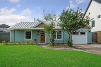 Building Photo - 1725 Woodcrest Dr