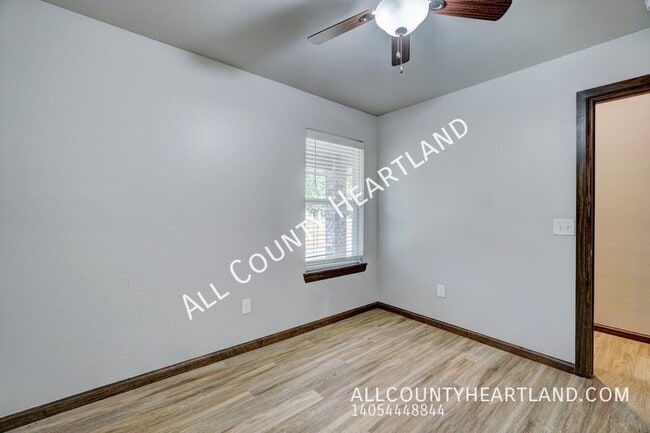 Building Photo - 211 E Forster Ln