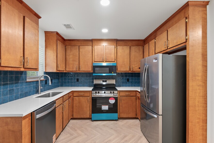 Building Photo - 907 Beaufort St